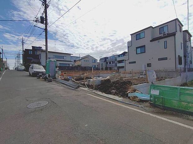 前面道路含む外観