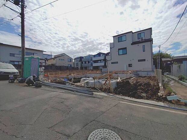 前面道路含む外観