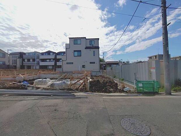 前面道路含む外観