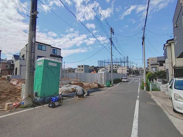 前面道路含む外観