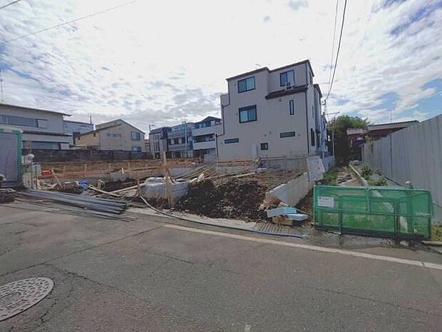 前面道路含む外観
