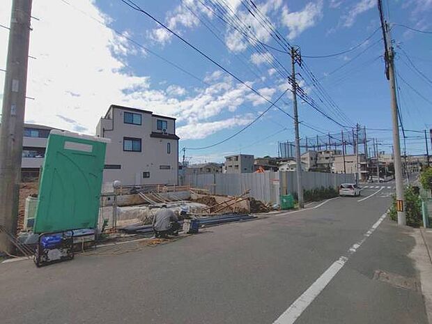 前面道路含む外観