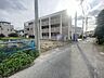 外観：前面道路含む現地写真 