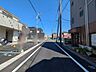 外観：前面道路含む現地外観