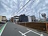 外観：前面道路含む外観