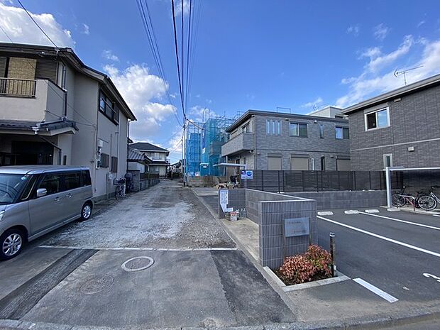 前面道路含む外観