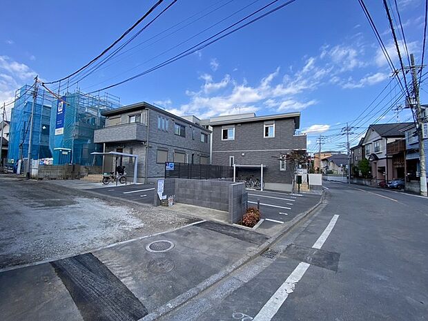 前面道路含む外観