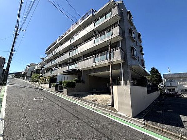 前面道路含む外観