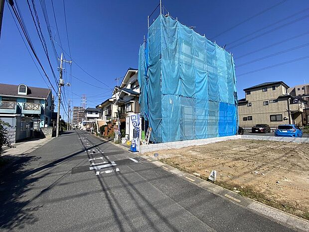 前面道路含む外観