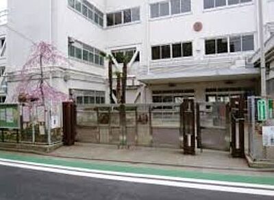 周辺：世田谷区立駒繋小学校（149m）