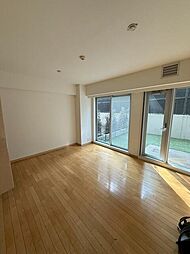 東急田園都市線 二子玉川駅 徒歩5分の賃貸マンション 1階1LDKのリビング/ダイニング