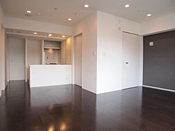 東京メトロ千代田線 表参道駅 徒歩10分の賃貸マンション 11階1SLDKのリビング/ダイニング