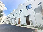 三鷹駅より徒歩19分 築2年5ヶ月 3階建の賃貸物件