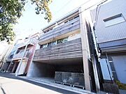 三鷹駅より徒歩5分 築11年11ヶ月 6階建の賃貸物件