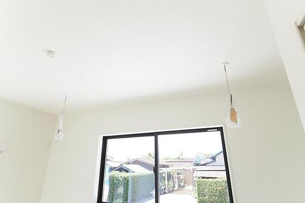 スマートな室内物干し完備。天候を気にせずお洗濯ができます。