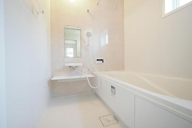 一日の疲れを癒し心身ともに優しく温めてくれるバスルーム。