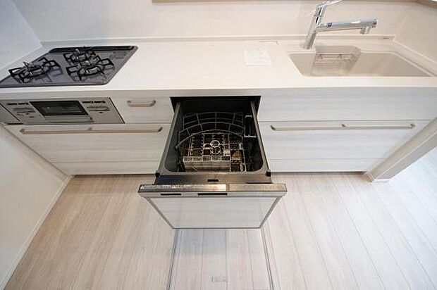 食器洗い乾燥機付きで機能美も充実。
