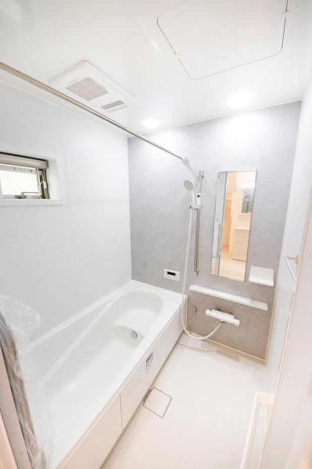 一日の疲れを癒し心身ともに優しく温めてくれる1坪サイズバスルーム。