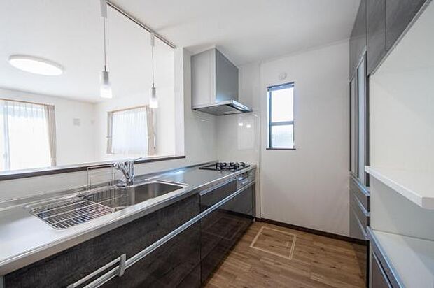 【選べるメーカー】クリナップ製ステディア／パネル色だけでなくシンクの広さなどもカスタマイズできます／建築プラン例E(内観同仕様)　建物面積89.43ｍ2／建物価格2030万円