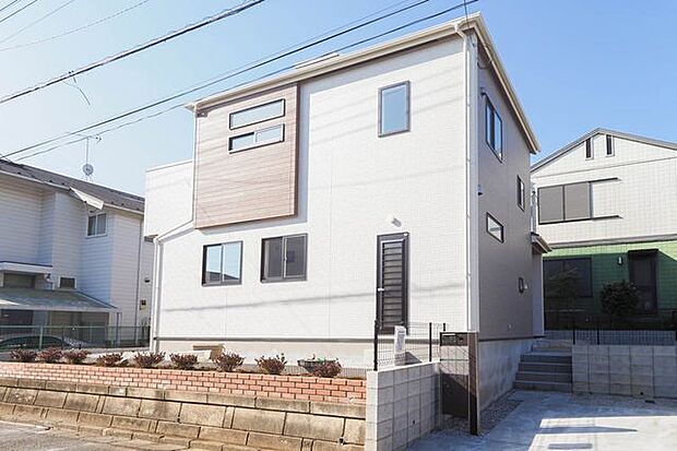 カースペース2台分(左右1台ずつ)