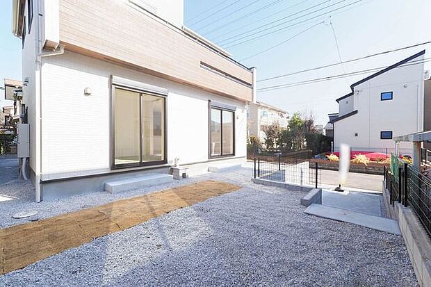 カースペース2台分(左右1台ずつ)