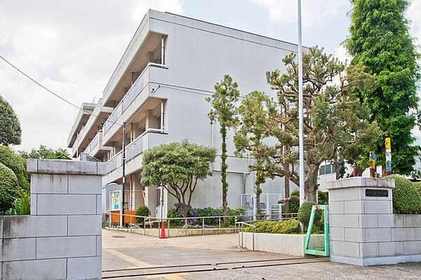 所沢市立中央小学校 徒歩7分。 530m