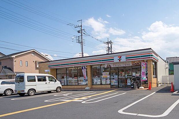 セブンイレブン所沢上安松店 徒歩3分。 200m