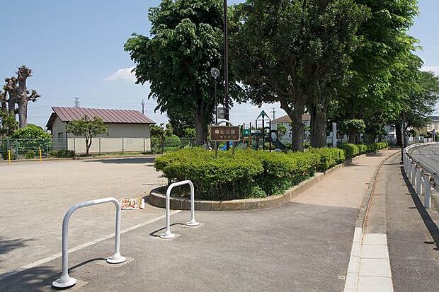 篠山西緑地 徒歩4分。 300m