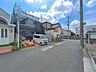その他：前面道路含む外観(現況)