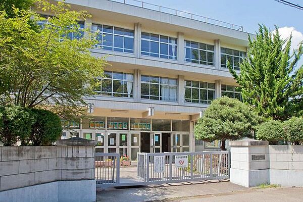 所沢市立美原中学校 徒歩13分。 980m