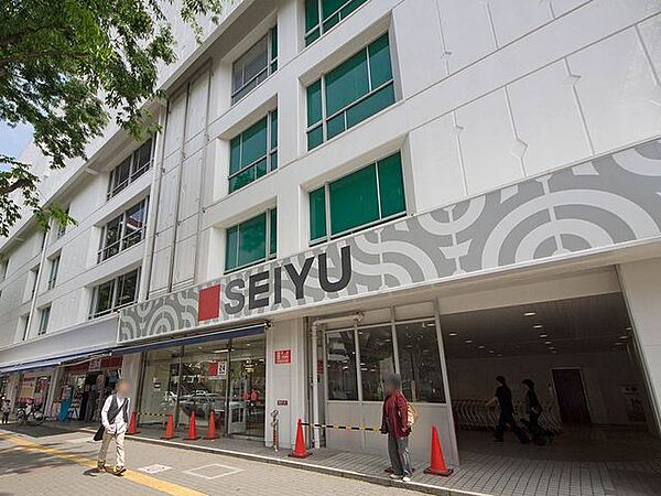 西友新所沢店 徒歩12分。 920m