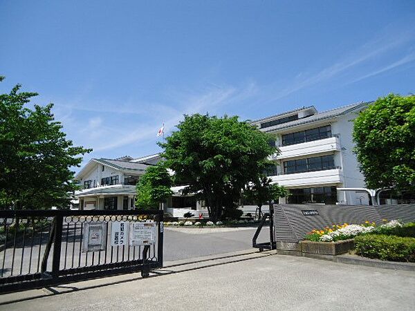 画像25:中学校「太田市立旭中学校まで1857m」