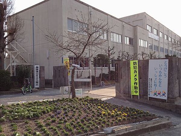 施設名: 大津市立藤尾小学校現地からの距離: 659m