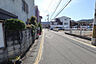 外観：前面道路　西向きに撮影