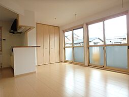 ルーミナス B 1階1LDKのリビング/ダイニング