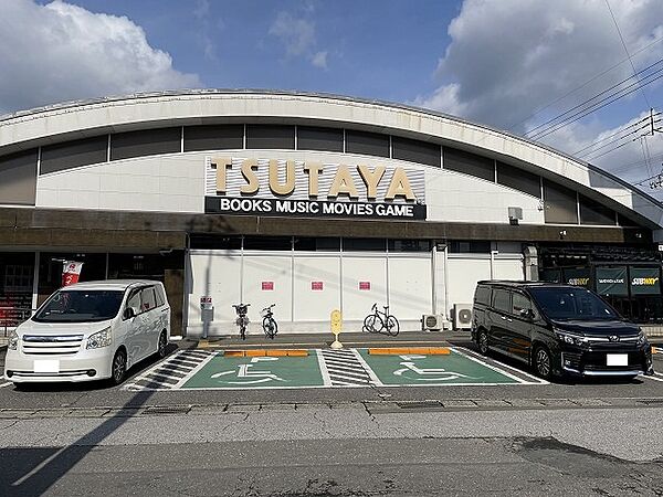 TSUTAYA 中万々店（260m）
