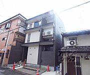 丹波橋駅より徒歩10分 築8年3ヶ月 2階建の賃貸物件