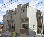 淀駅より徒歩10分 築4年7ヶ月 2階建の賃貸物件