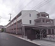 新田駅より徒歩12分 築7年8ヶ月 3階建の賃貸物件