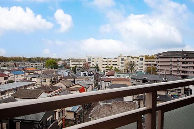 6階南向きバルコニー／前面棟無しの開放感ある眺望です晴れた日には富士山を眺望できます