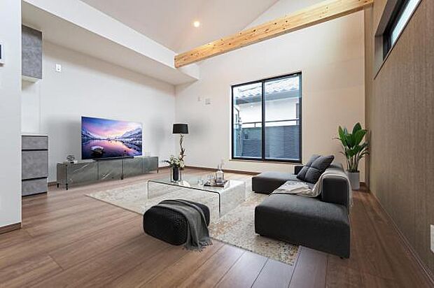 【LDK14.3帖】高天井と吹き抜けが開放的なリビング。明るい光が差し込（家具はCGによるイメージです）む、光と風が演出する心地よい空間が広がります