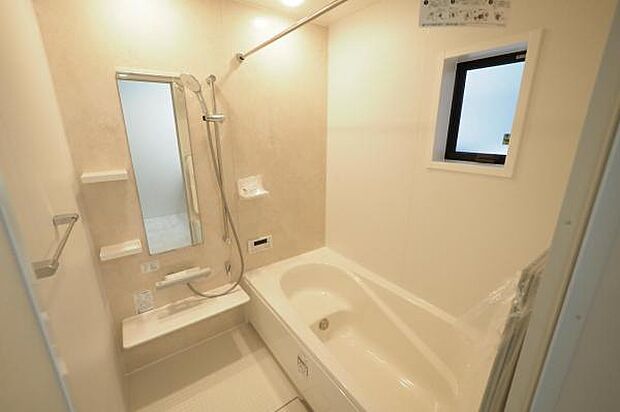 窓付き浴室は、換気も良好でいつも清潔に、毎日至福の時間を過ごせます。