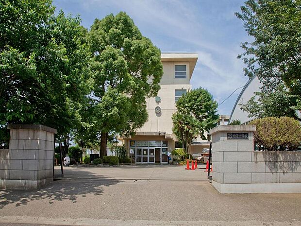 所沢市立向陽中学校（221m）