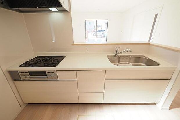 キッチンからリビング全体を見渡せて、お子様にもすぐ目が届くので安心してお料理ができます。