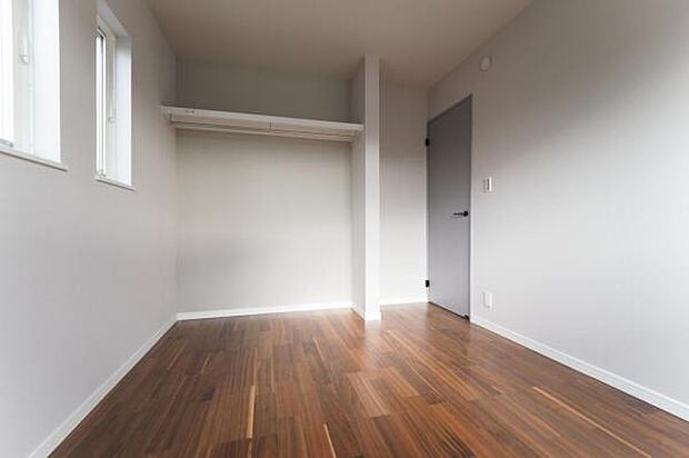 5.5帖洋室。使い勝手と心地の良い、落ち着いた住空間。