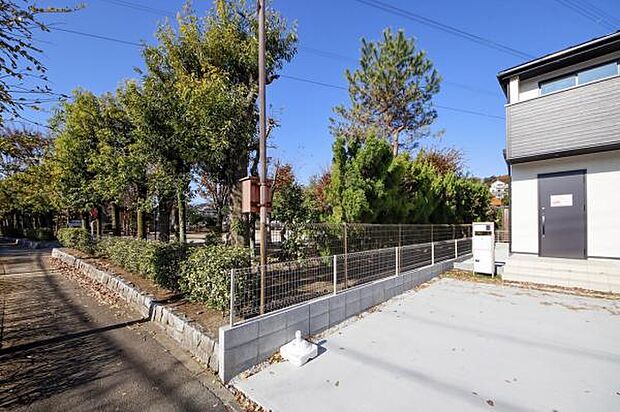 公園が隣接します