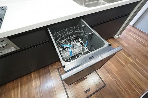 食洗器付きで機能美も充実。