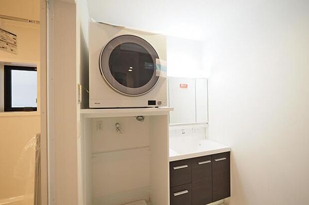 白を基調としたサニタリールーム。