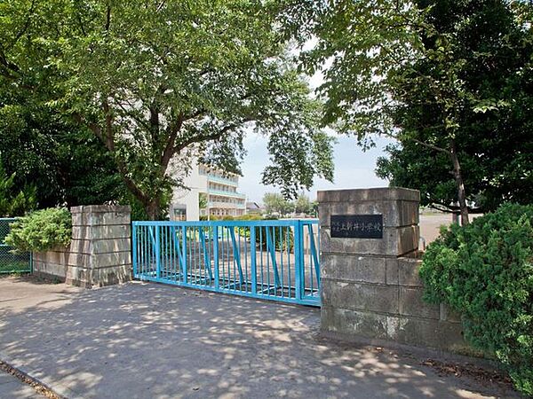 所沢市立上新井小学校 686m