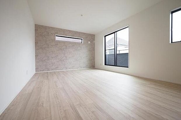 住宅街でもリビングに光を取り込みやすい2階LDK。プライバシーも確保しやすく、周りの目を気にすることなく家族団らんの時間をお楽しみいただけます